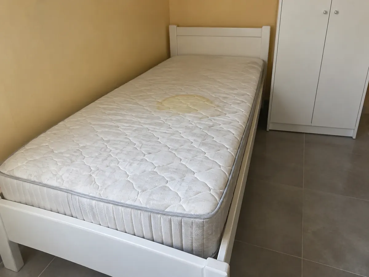 colchón infantil de 90 cm con pis reciente